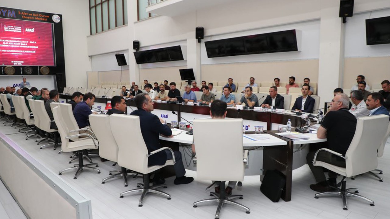 KOSKİ Genel Müdürü Demir, Hatay’ın altyapısının değerlendirildiği toplantıya katıldı