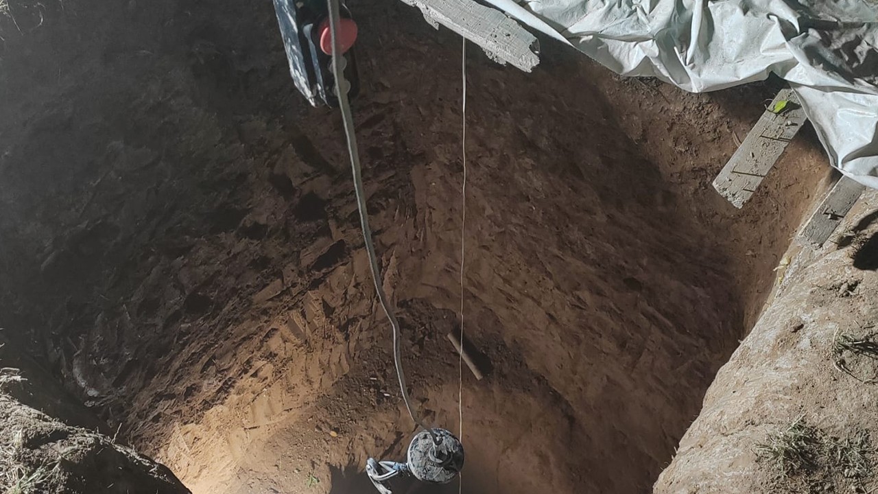 Siyanür tespit edilen kuyuya define aramak için girmişler