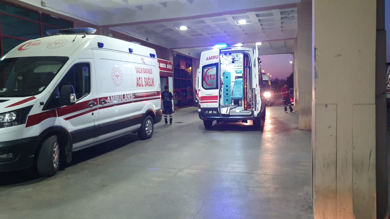Ambulansın önünü kesip, sağlıkçılara bıçakla saldıran şüpheliler sabıkalı çıktı