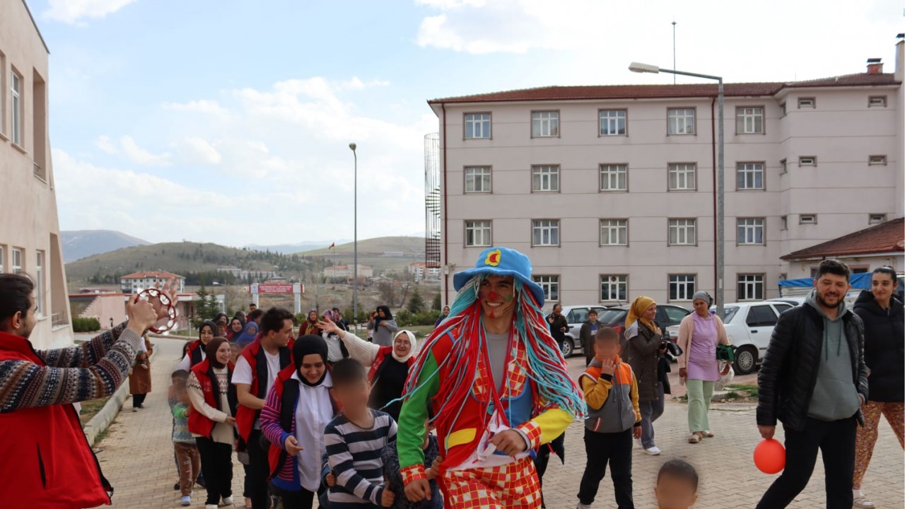 Kırmızı Yelekliler Derneği minik yürekler ve gençler ile buluşmaya hazırlanıyor