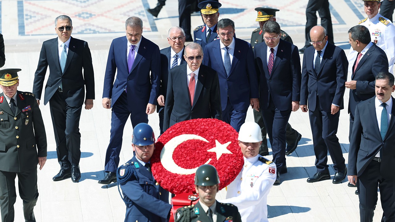 YAŞ üyeleri Anıtkabir'i ziyaret etti