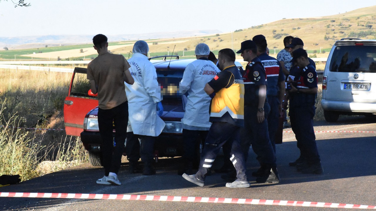 Otomobilde silahla vurulmuş kadın ve erkek cesedi bulundu