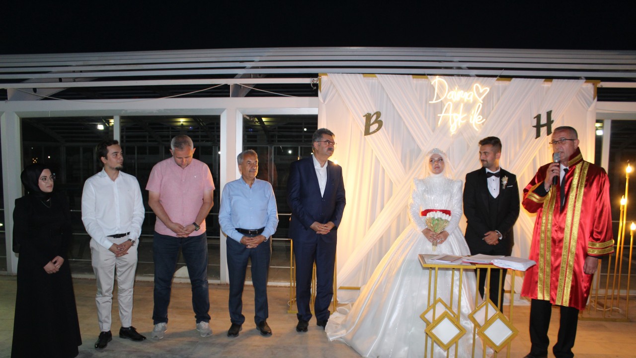 Yunak Belediye Başkanı Ali Konak, oğlunun nikahını kıydı