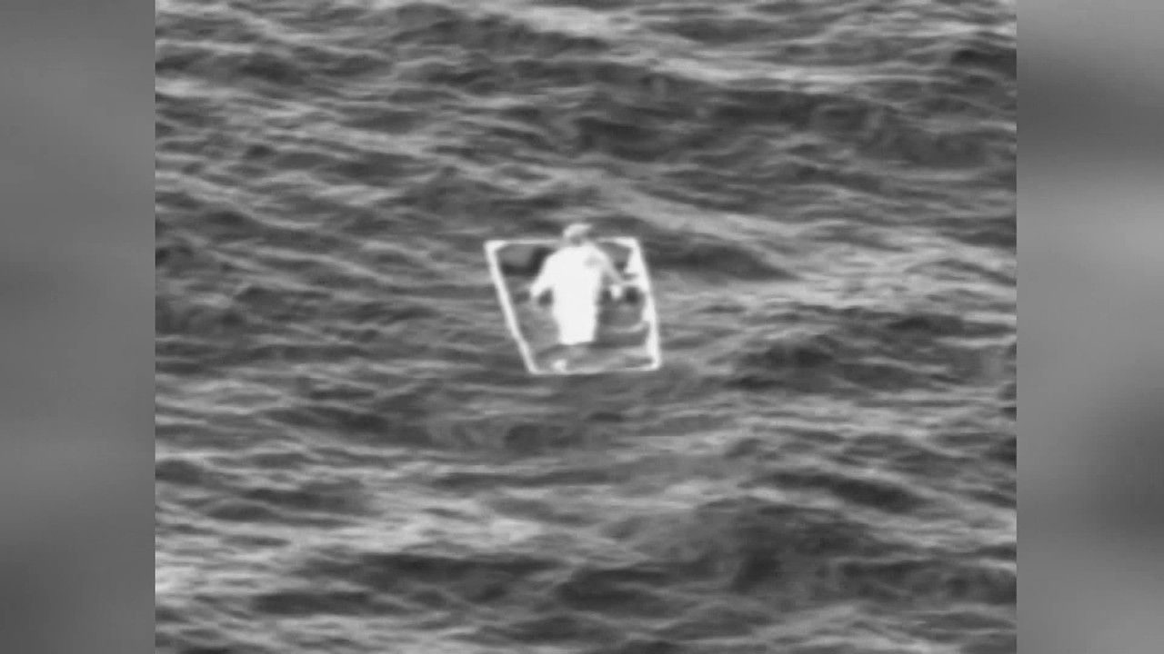 Okyanusta kaybolan genç 35 saat sonra kurtarıldı