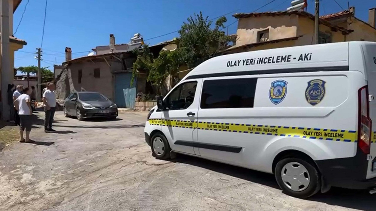 Eşini ve üvey oğlunu öldüren şüpheli, cezaevinde intihar etti