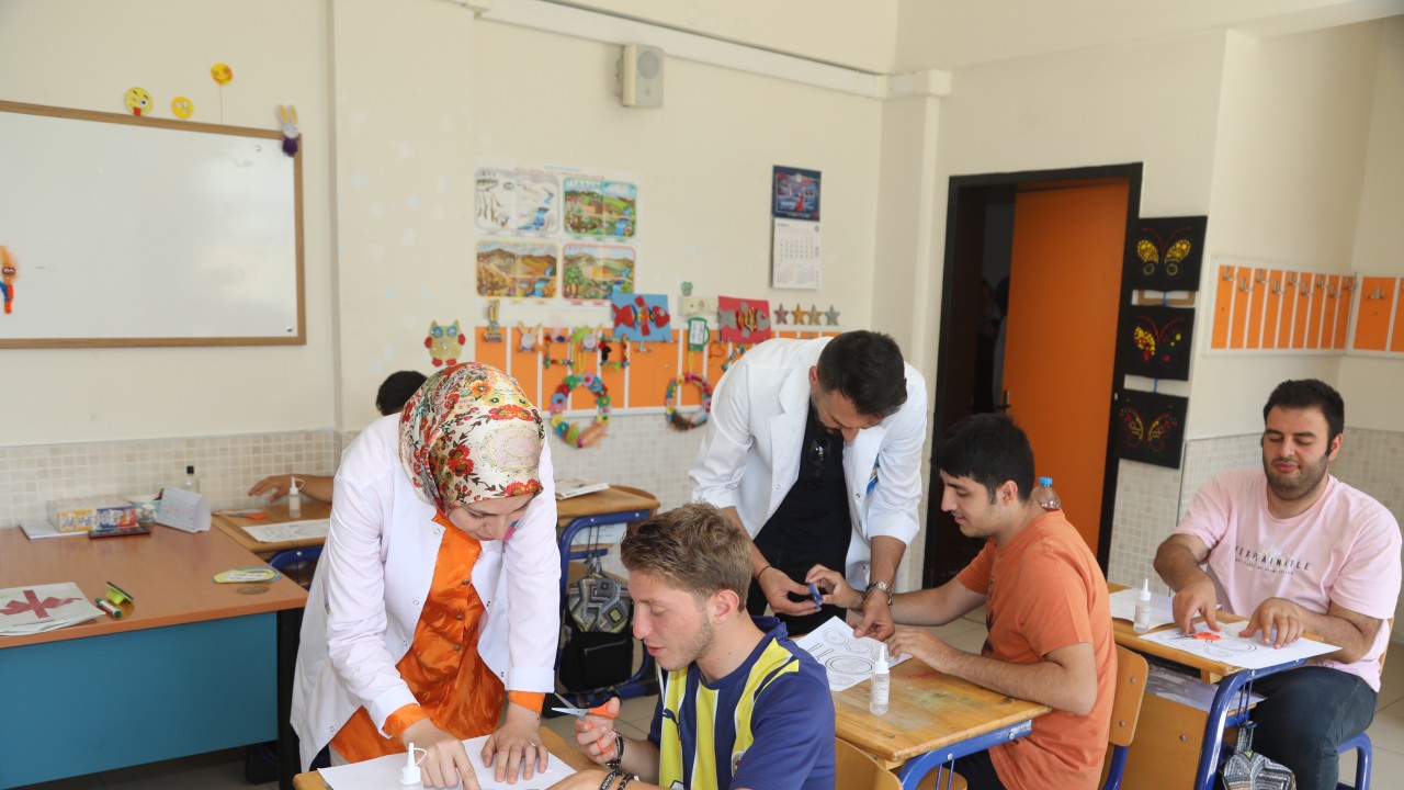 Konya’da özel öğrenciler hem eğleniyor hem öğreniyor!
