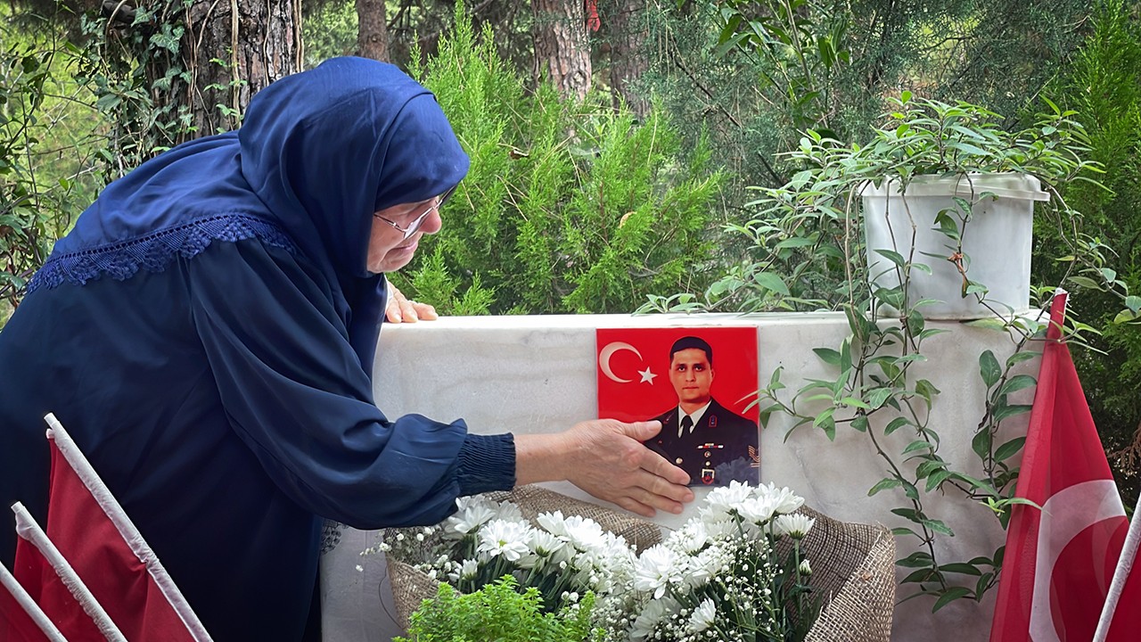Şehit Ferhat Gedik’in annesi oğlunu fedakarlıklarıyla anıyor