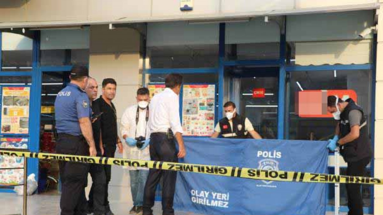 Kendisinden boşanmak isteyen eşini başından vurup, intihar etti