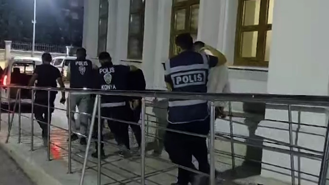 Konya’da çaldığı araçlarla hırsızlık yapan şüpheliler polisten kaçamadı