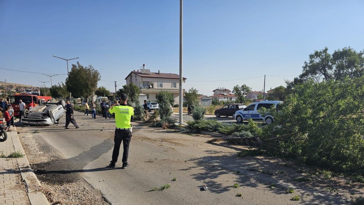 Konya'da araç sürücüsü direksiyon hakimiyetini kaybederek takla attı:1 kişi hayatını kaybetti