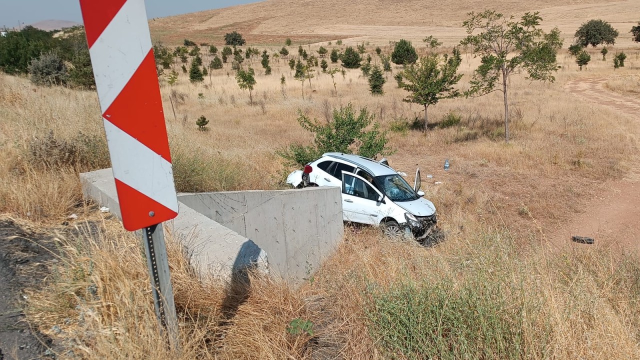 Konya’da otomobil şarampole düştü: 3 kişi yaralandı