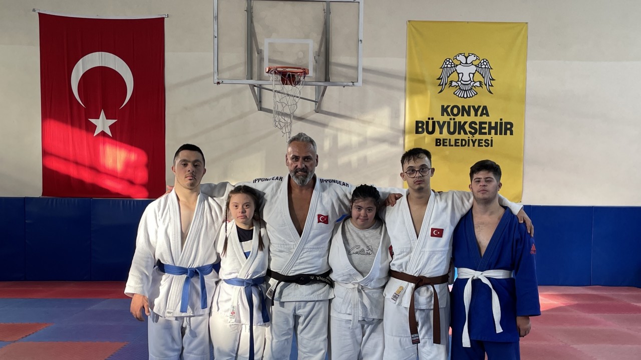 Konya'da kampa giren Down Sendromlu judocular, altın madalyaya odaklandı