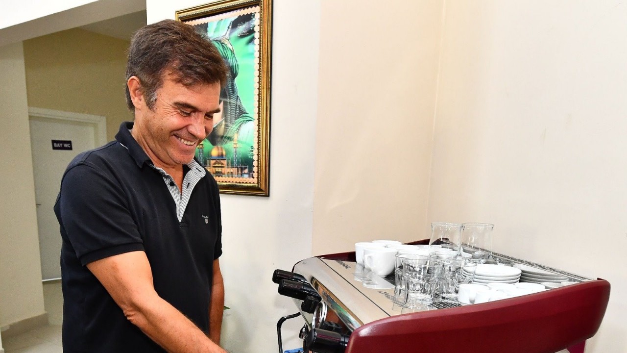 Beşiktaş efsanesi Feyyaz Uçar, barista kursunu bitirdi