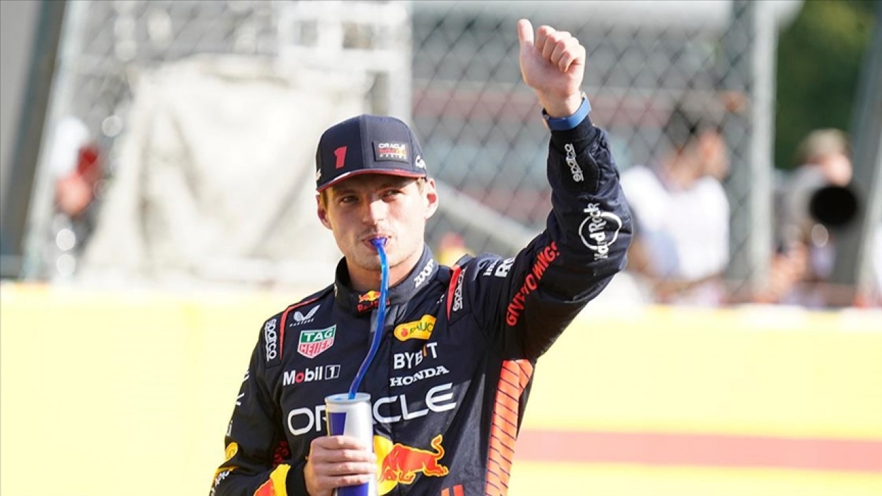 Üst üste 10. yarışını kazanan Verstappen, F1'de tarihe geçti