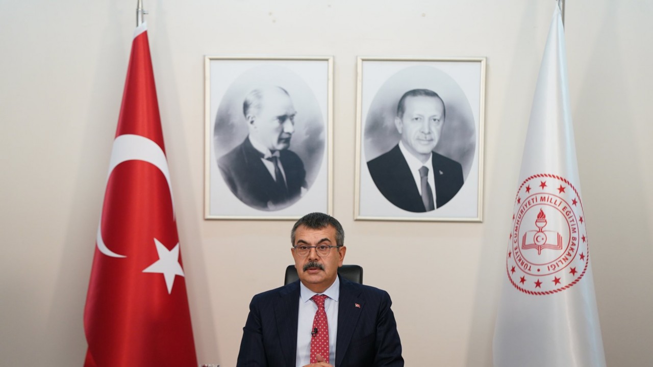 Bakan Tekin: Öğrencilerimizin sınıflarda cep telefonu kullanmalarını engelledik