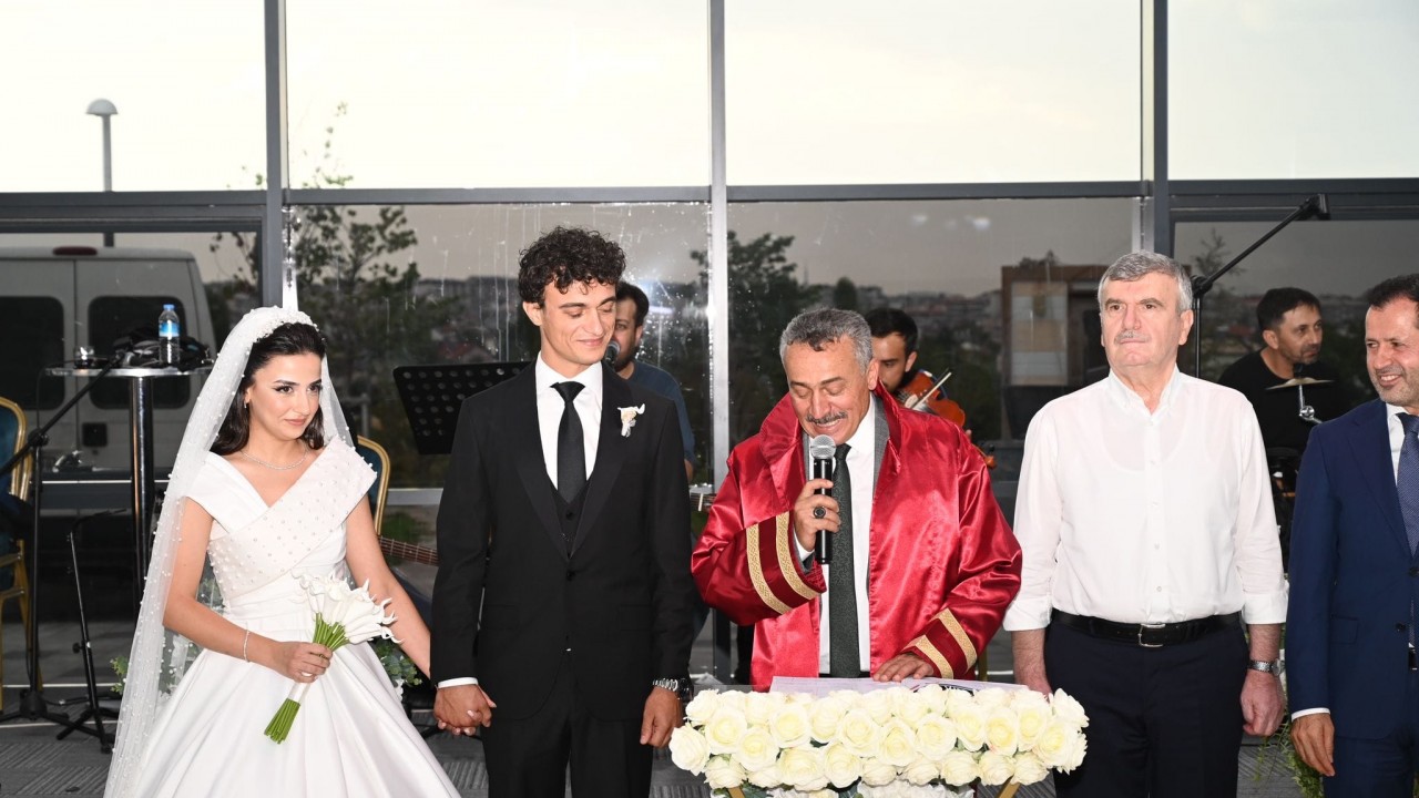 Seydişehir Belediye Başkanı Mehmet Tutal oğlunun nikahını kıydı