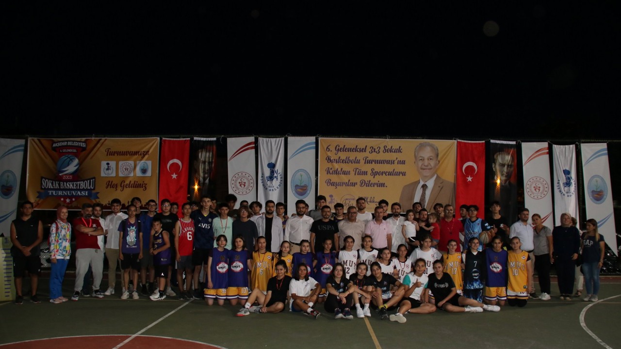 Akşehir’de düzenlenen sokak basketbol turnuvası sona erdi