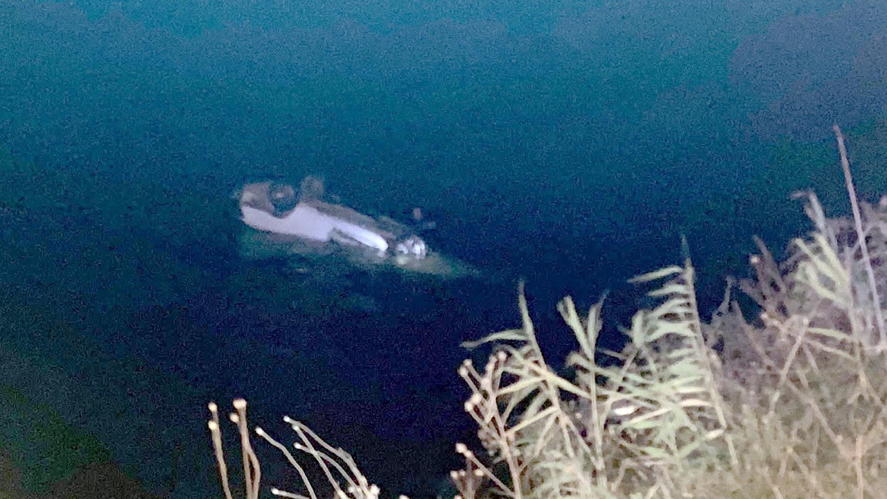 Denize uçan otomobilde hayatını kaybeden lise müdürünün ailesinden 'eşi öldürdü' iddiası