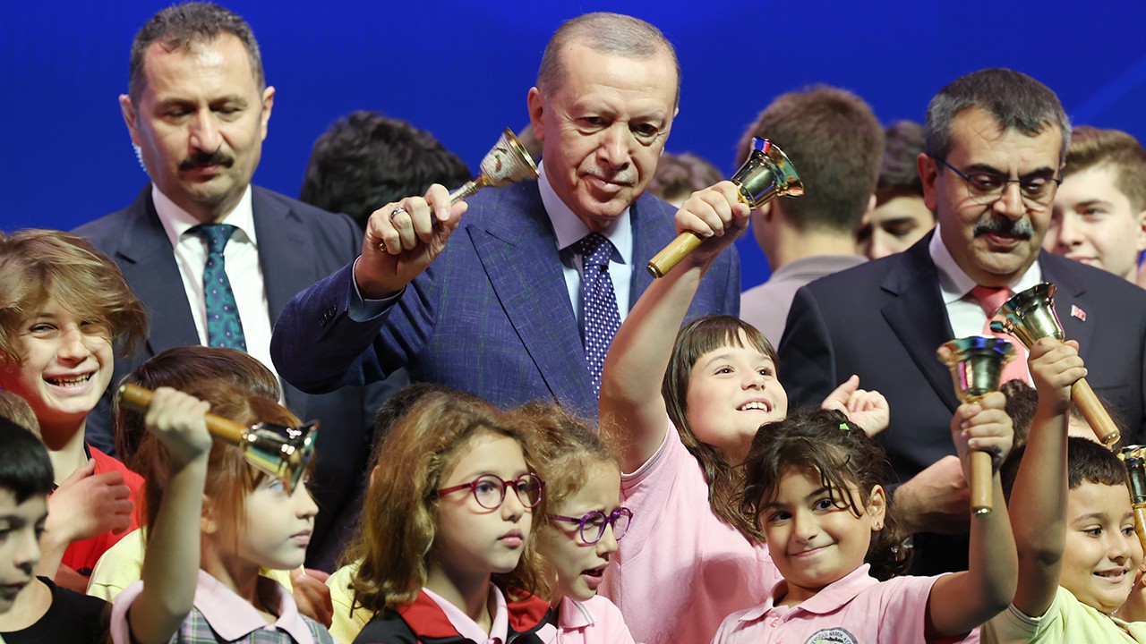 Cumhurbaşkanı Erdoğan’dan ücretli öğretmenlere ek ders müjdesi