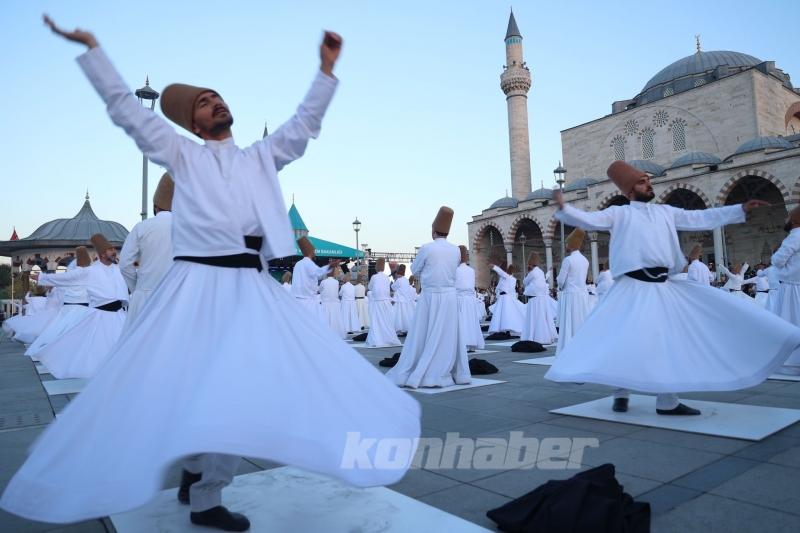 Mevlana Meydanı’nda 250 semazen ile sema gösterisi