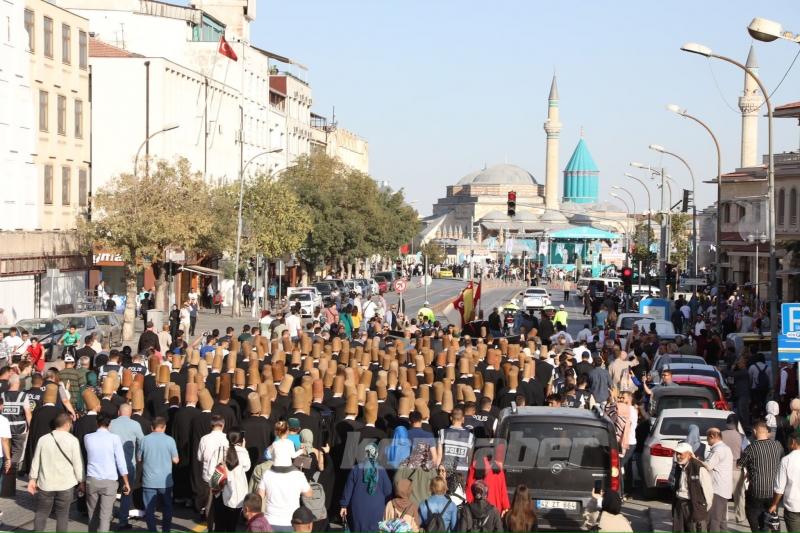 Mevlana Meydanı’nda 250 semazen ile sema gösterisi