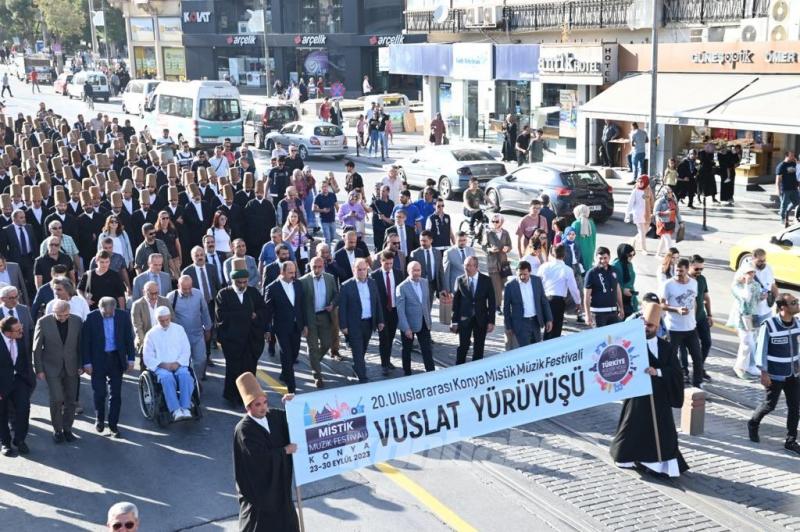 Mevlana Meydanı’nda 250 semazen ile sema gösterisi