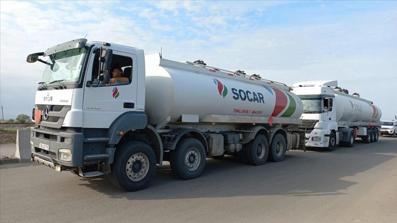 Azerbaycan hükümeti Karabağ'daki Ermeni nüfus için yakıt gönderdi