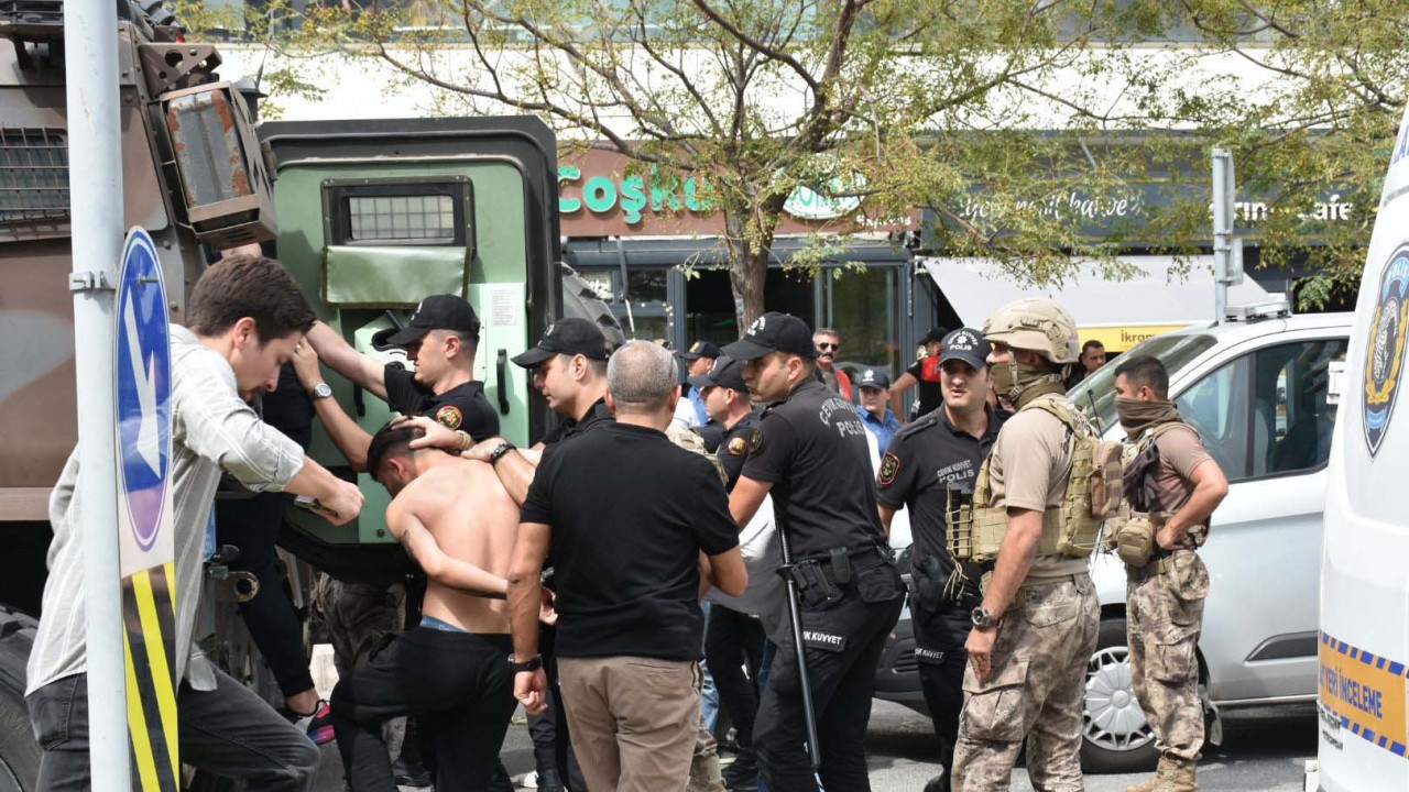 Duruşma öncesi adliye yakınındaki restoranda çatışma: 1 ölü, 5 yaralı