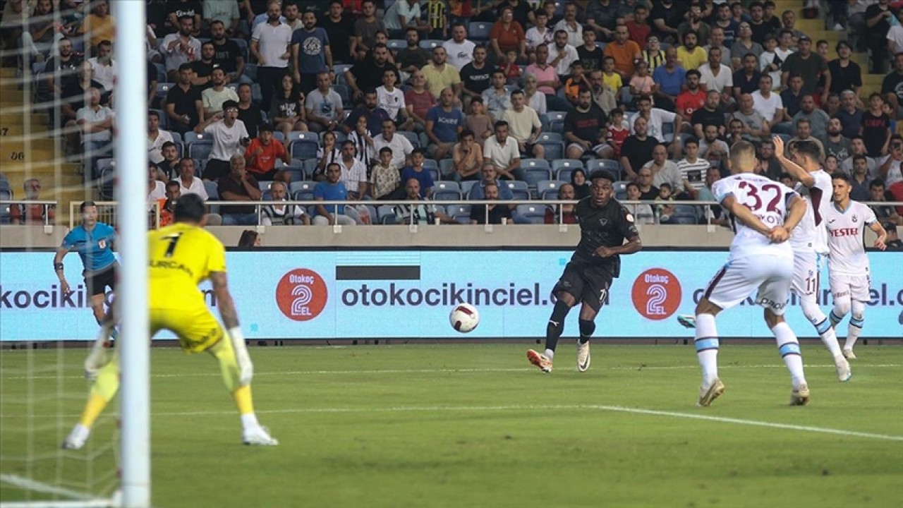 Hatayspor geriye düştüğü maçta Trabzonspor’u 3-2 yendi