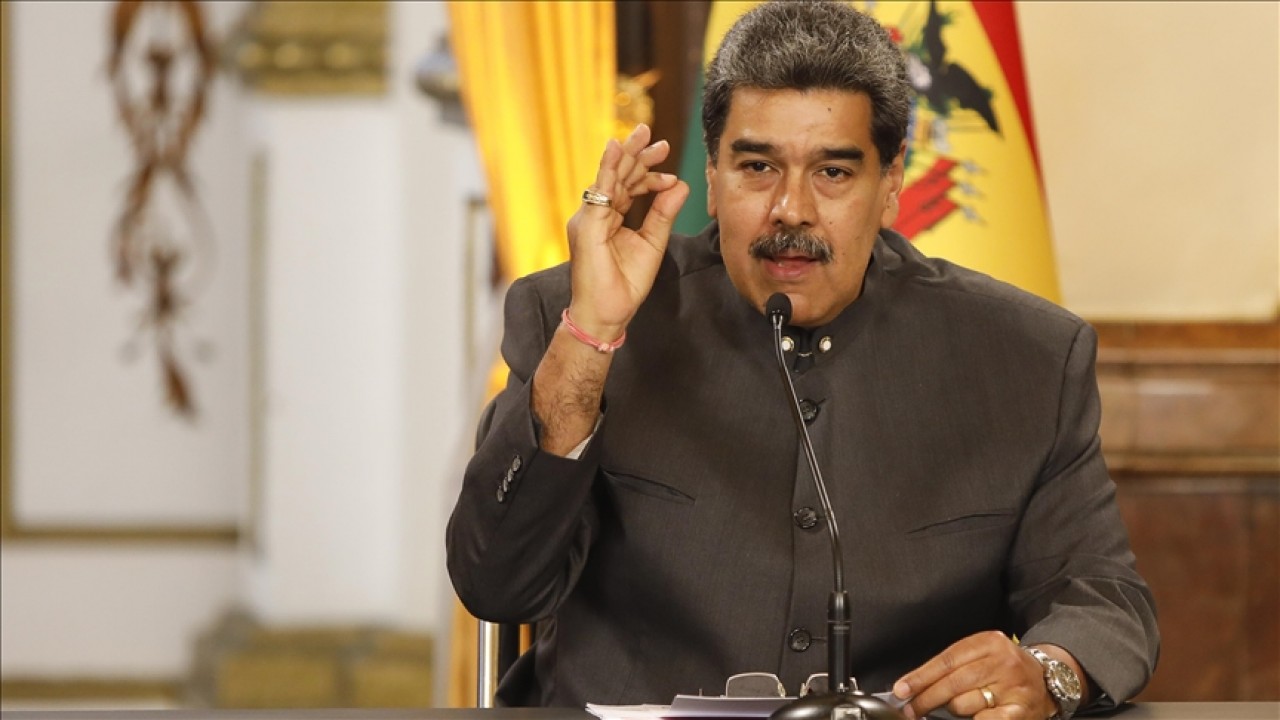 Maduro, “Süper Bıyık“ isimli çizgi filminin yeni bölümünü sosyal medya hesabından paylaştı
