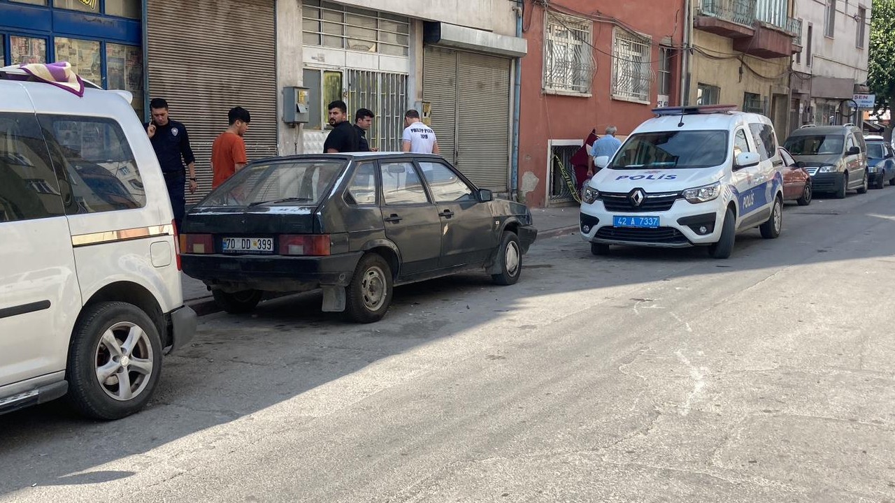 Konya’da eski eş ve yeni eş sokak ortasında birbirine girdi! Olayda polis memuru yaralandı