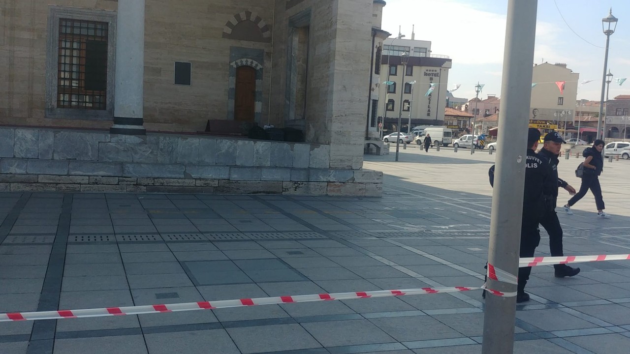 Konya Mevlana Meydanı’nda şüpheli valiz alarmı!