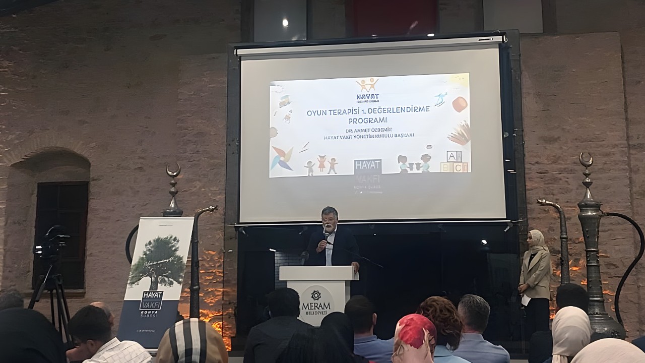 Oyun terapileri ile hayatı öğreniyorlar