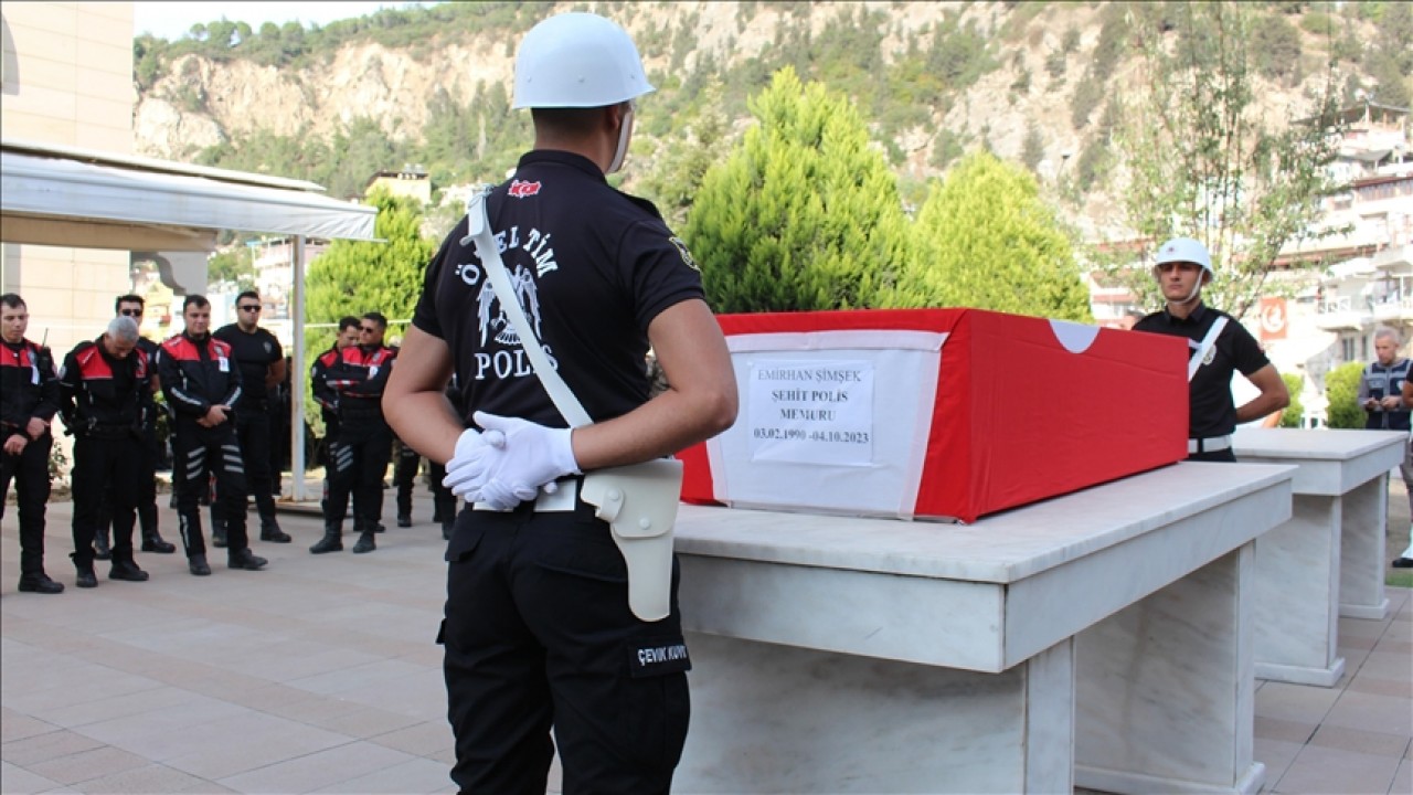 Şehit polis memuru Emirhan Şimşek son yolculuğuna uğurlandı
