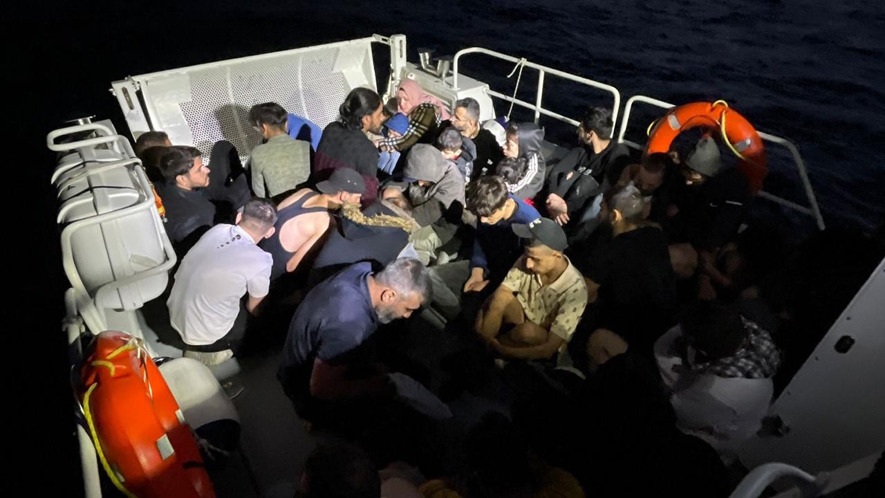 Yunanistan tarafından geri itilen 51 düzensiz göçmen kurtarıldı