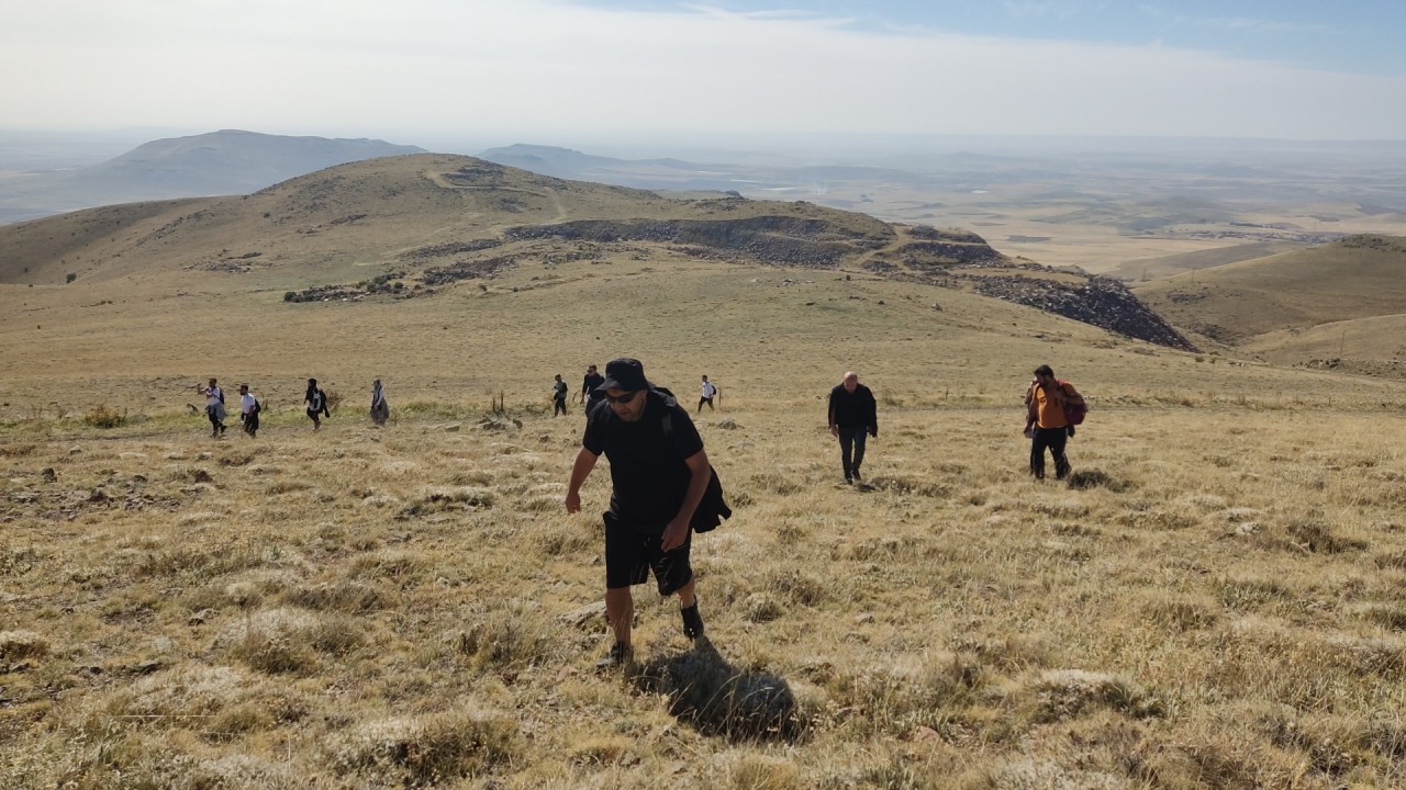 Konya'da Hiking Kulübü  Karacadağ'ın zirvesine yürüyüş düzenlendi