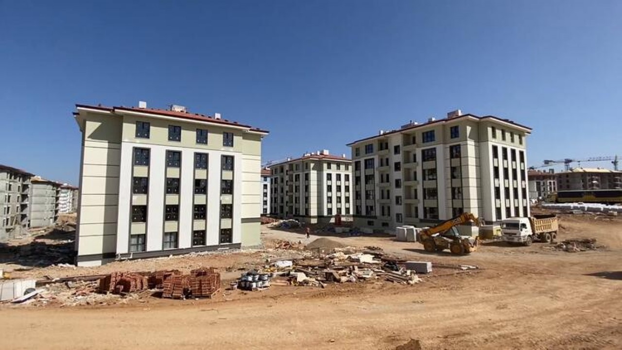 5 bin afet konutu ocakta depremzedelere teslim edilecek