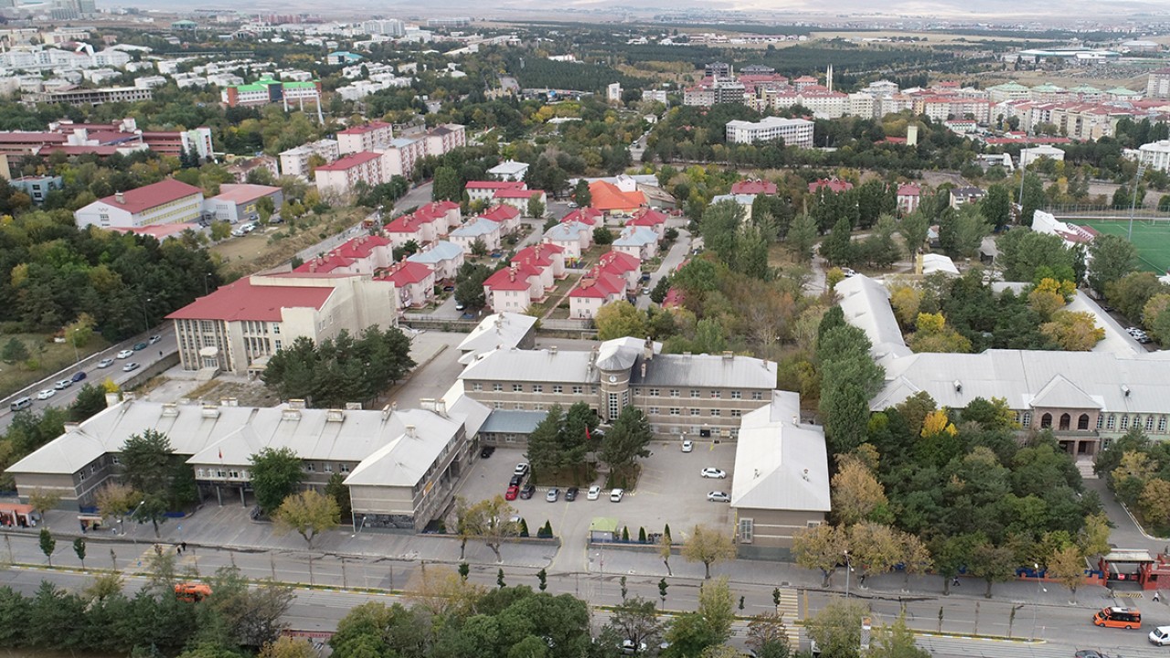 Eski askeri hastane binası asırlık liseye devredildi