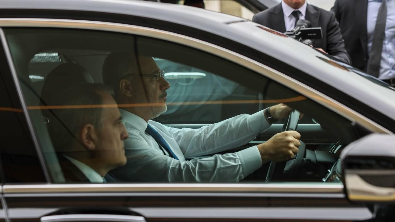 Bakan Fidan, Azerbaycanlı mevkidaşı ile kendi kullandığı araçla Şuşa’ya gitti