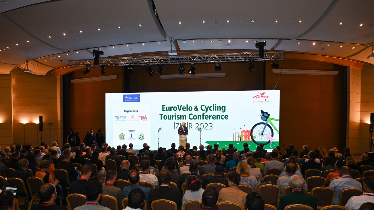 Bakan Ersoy: Hedefimiz bisiklet dostu konaklama tesisi belgesine sahip olan tesis