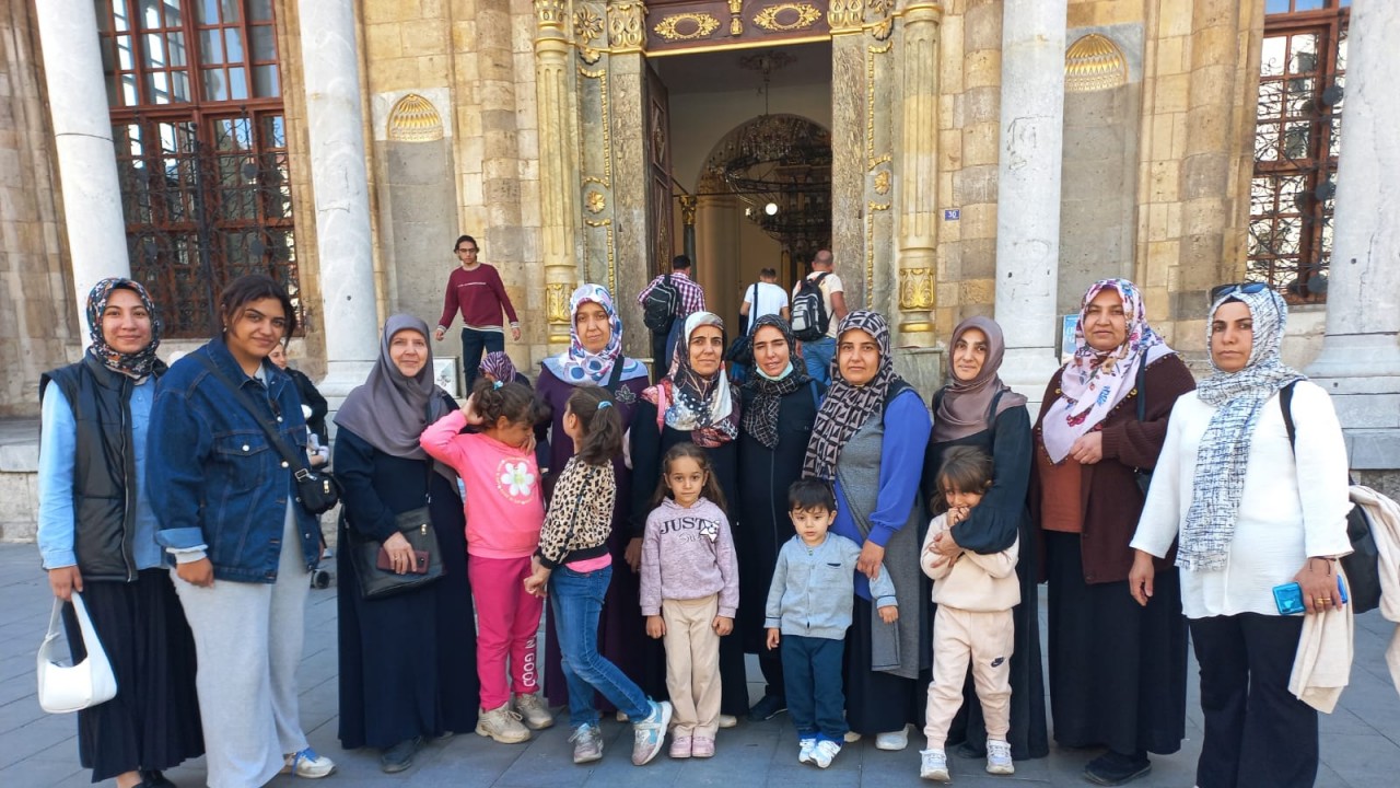 Depremzedeler Konya’yı gezerek moral buldu