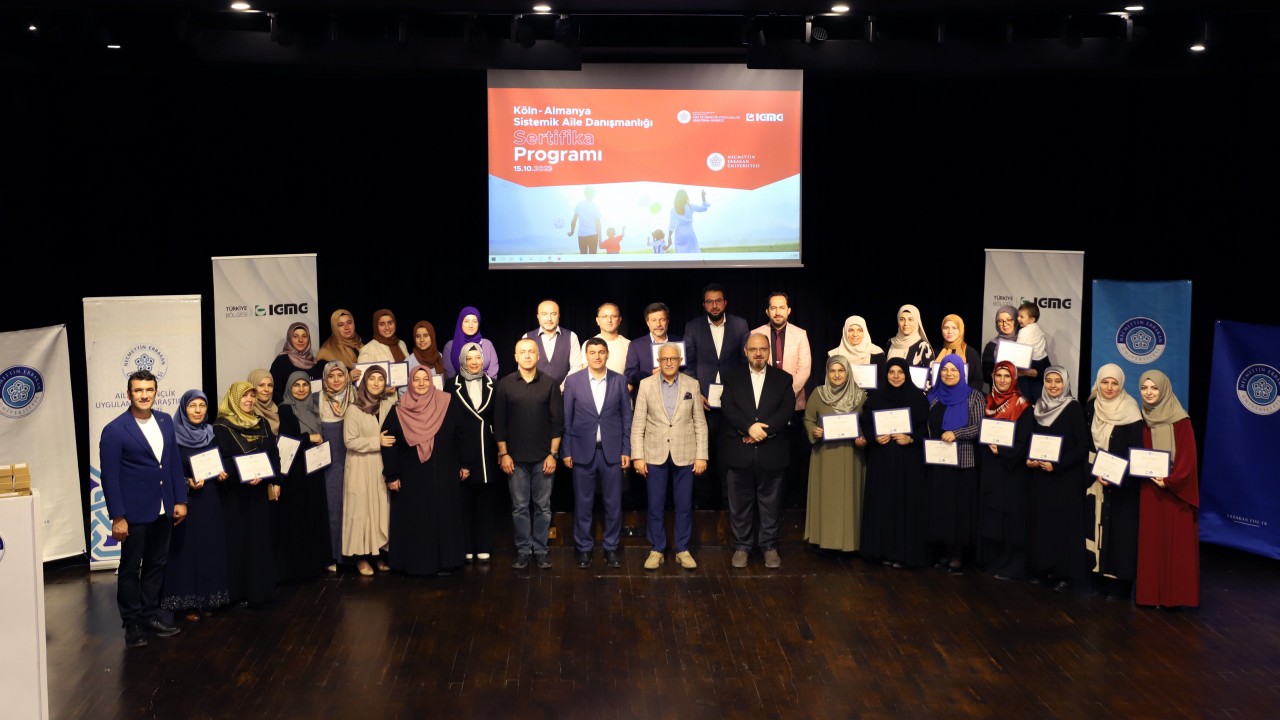 NEÜ’den aldıkları sertifikayla Almanya’da ailelere yardımcı olacaklar
