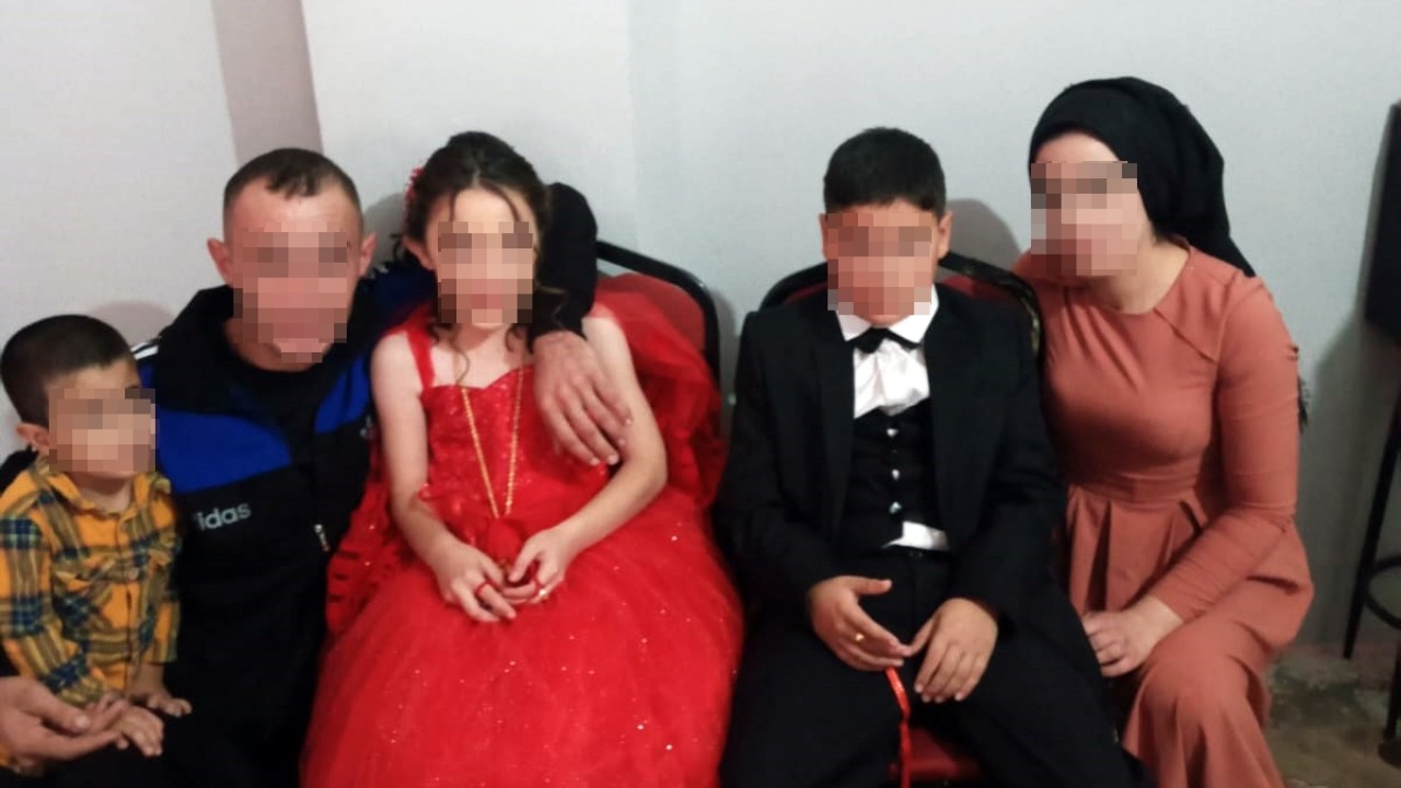 8 ve 9 yaşlarındaki çocuklara nişan törenine inceleme