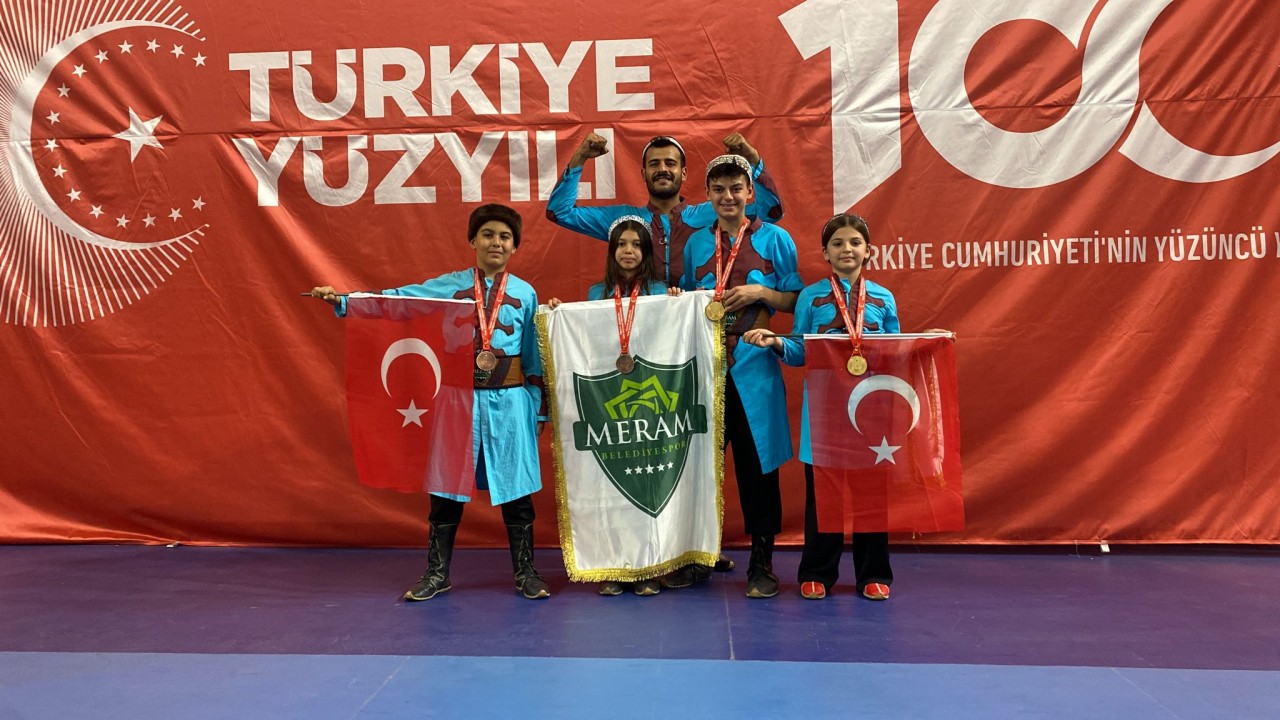 Meram Belediyesporlu minik okçulardan 2  şampiyonluk 1 Türkiye rekoru!