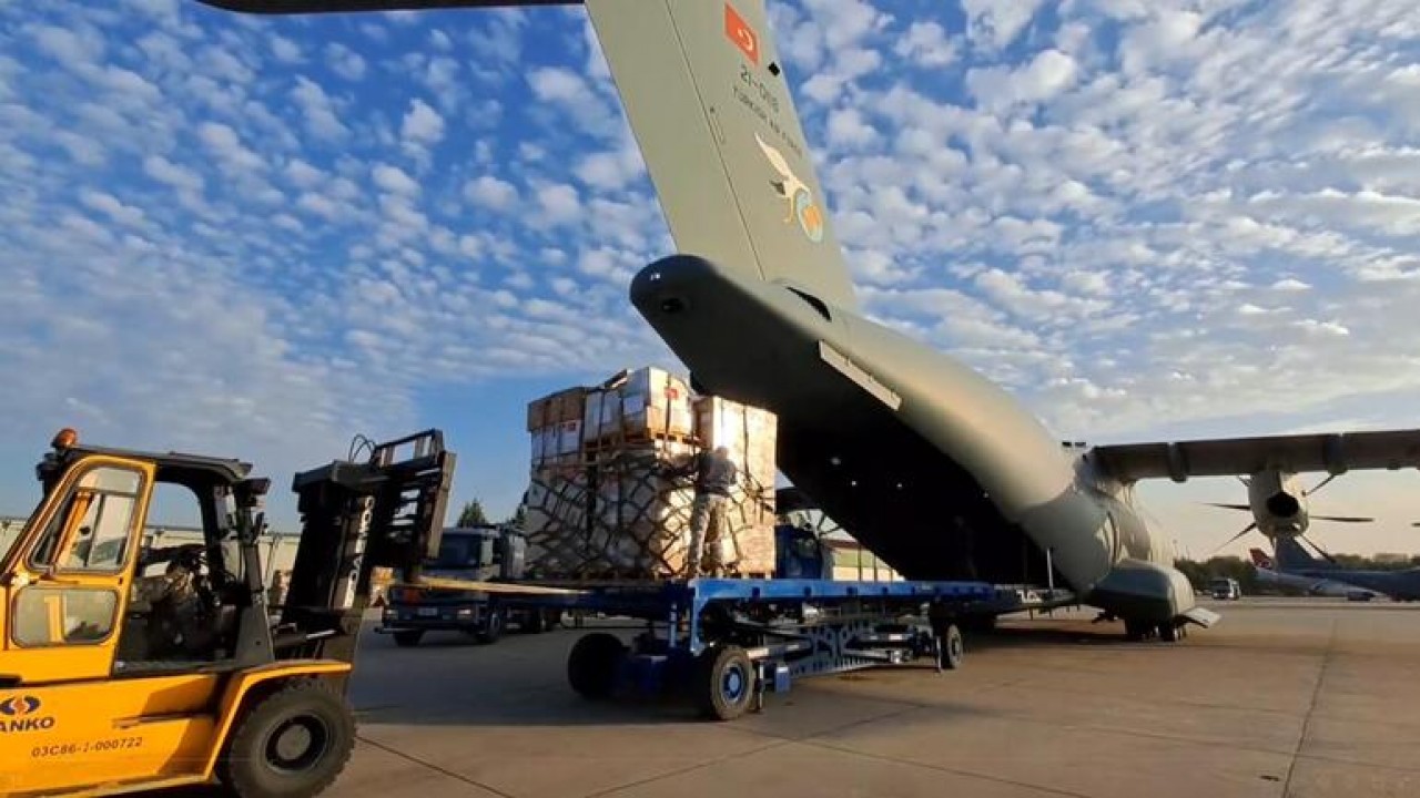 Türkiye’den Gazze’ye 4 uçak yardım malzemesi