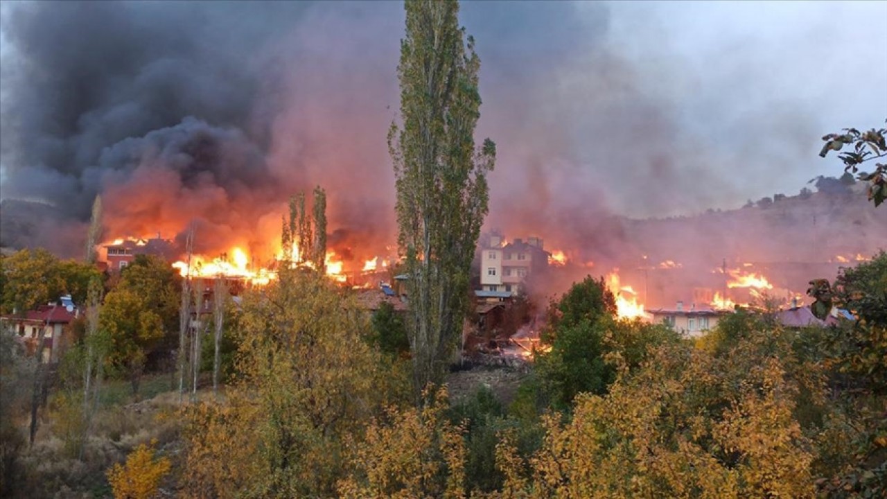 43 köy evini etkileyen yangın kontrol altına alındı