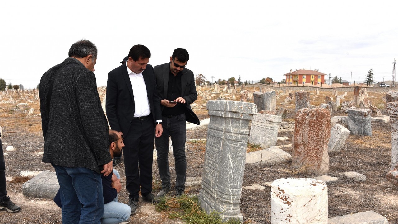 Konya’daki o mezarlık tarihi bir belge! Yüzlerce yıllık tarihe ışık tutuyor