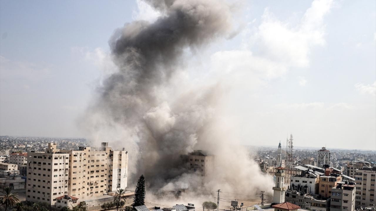 İsrail'in Han Yunus'taki bir evi bombalaması sonucu 22 Filistinli öldürüldü