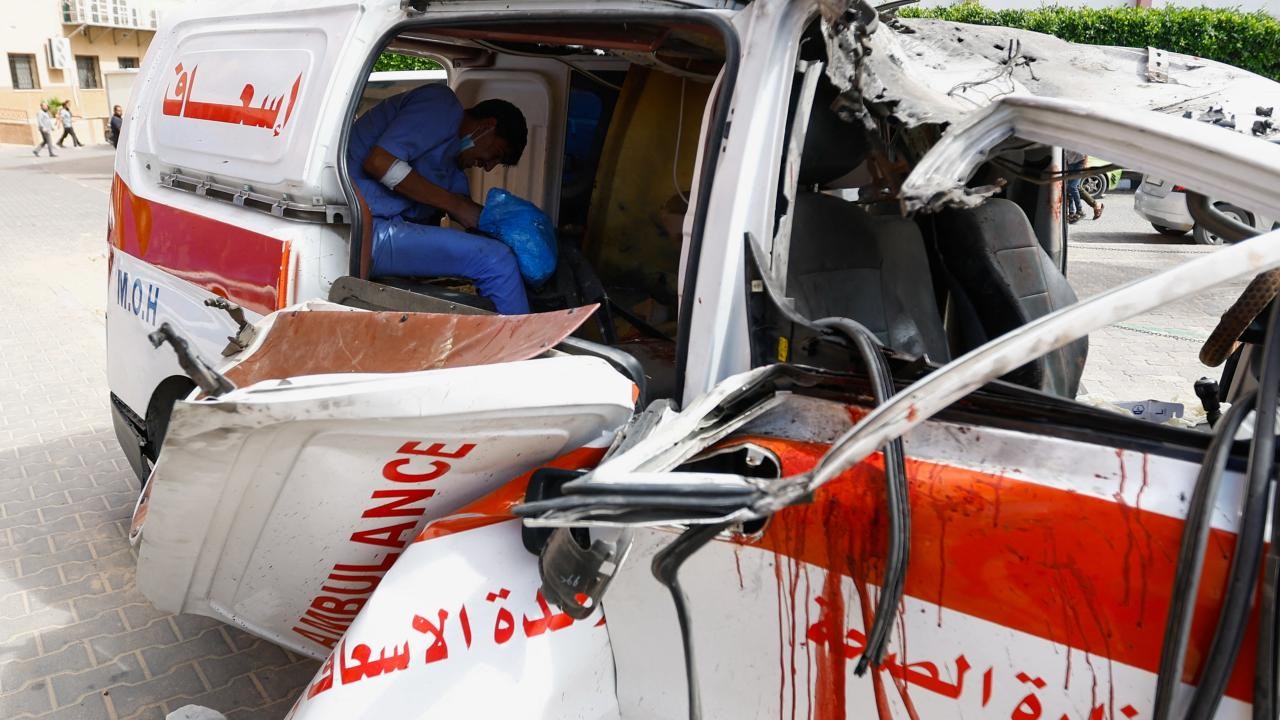 Filistin Kızılayı: İsrail Gazze’de bir ambulansı hedef aldı