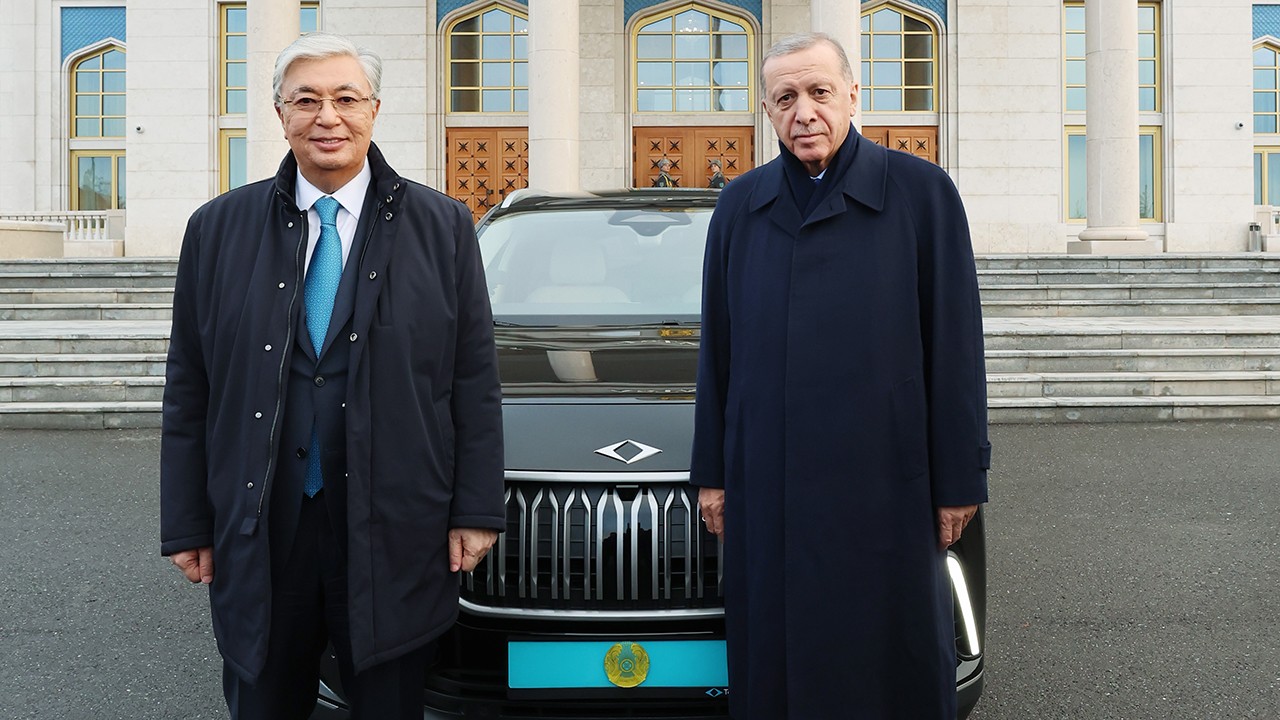 Cumhurbaşkanı Erdoğan, Kazakistan Cumhurbaşkanı Tokayev’e Togg hediye etti
